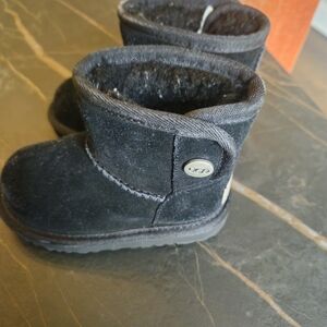 UGG Toddler Black Boots Size 7 Classic Mini